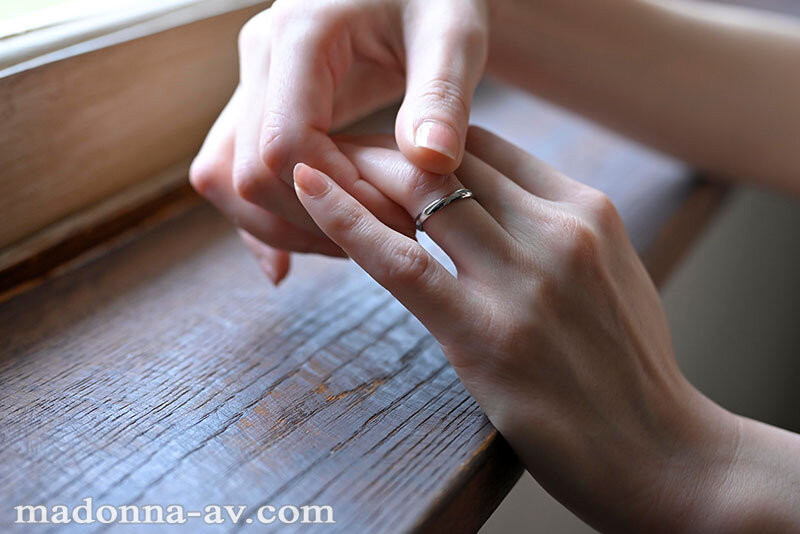 森香织(JUR-056)终于现出真面目的G奶超强BODY！森かおり(森佳织)人生第一次不伦！