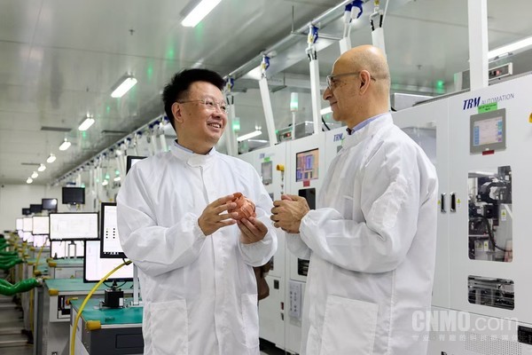 库克亲自下场宣传iPhone Air 这趟中国行不止为了带货