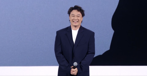 陈奕迅现身REDMI新品发布会 新版《K歌之王》现场首发