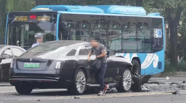 陈震劳斯莱斯回收价约280万元 租价预计为7000元一天