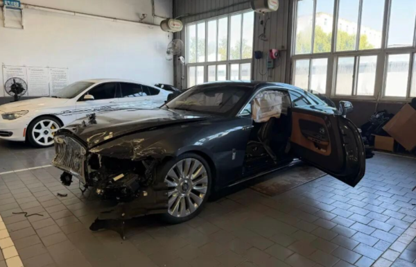 陈震劳斯莱斯回收价约280万元 租价预计为7000元一天