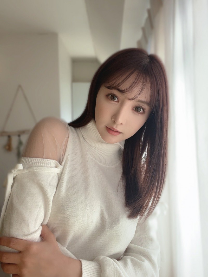 YouTube频道公布恋情？三上悠亚和奶油小生甜蜜共游环球影城！