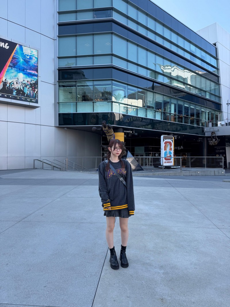 坐在LBJ后方看球！葵いぶき(葵伊吹)成了焦点后想这么做⋯