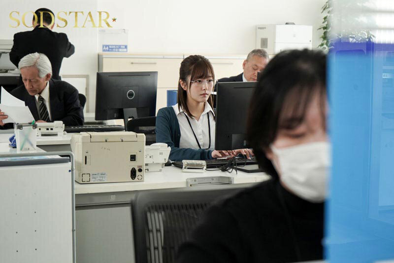 青空ひかり(青空光)作品START-424发布！在市公所上班的美乳同事被顾客攻击了！看她被欺负…反而激起性欲！