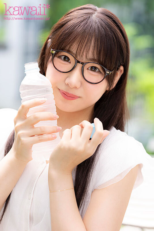 水川夏希(CAWD-923)不拿麦克风拿鸡鸡！为了当主播禁欲三年半的她决定拍A片！