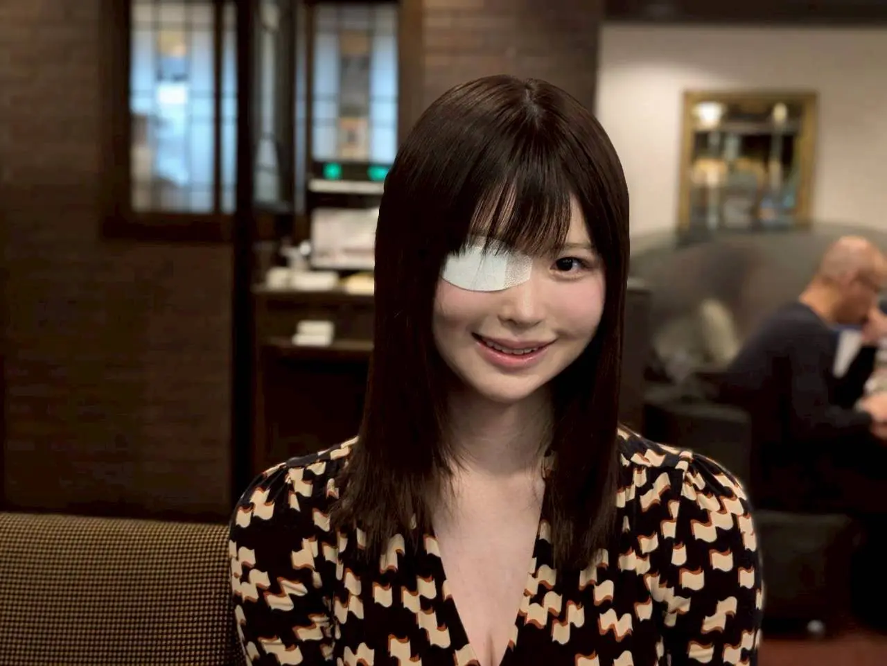 变成独眼龙！松本丽铃(原 明日见未来)被前男友打到受伤