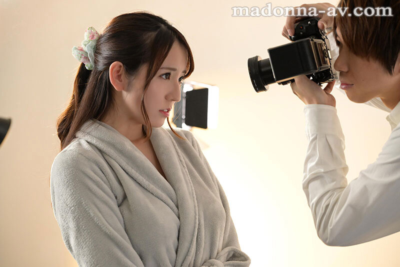 小花のん(小花暖)作品JUQ-553发布！结婚3周年！巨乳人妻拍裸体写真纪念，惨被社长侵犯！