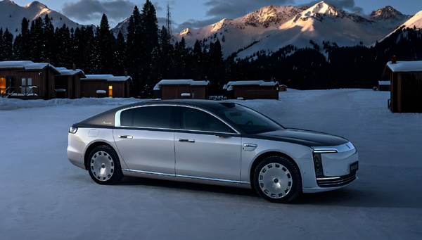 尊界S800月销量超BBA四大竞品之和 同价位断层领先！