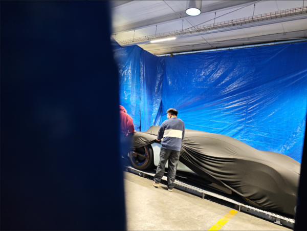 小米神秘跑车现身巴塞罗那 或为MWC 2026展示做准备