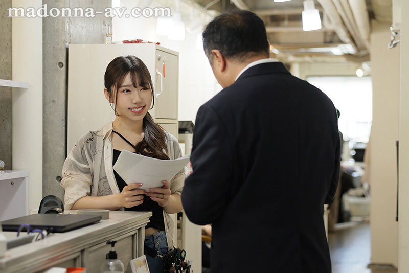 沙月芽衣(JUR-666) 「人妻美发师」趁老公出差在店里偷情！假洗头真洗面奶