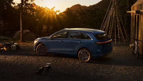 尚界H5亮相鸿蒙智行AWE展台，超五星安全重塑家用SUV价值标杆