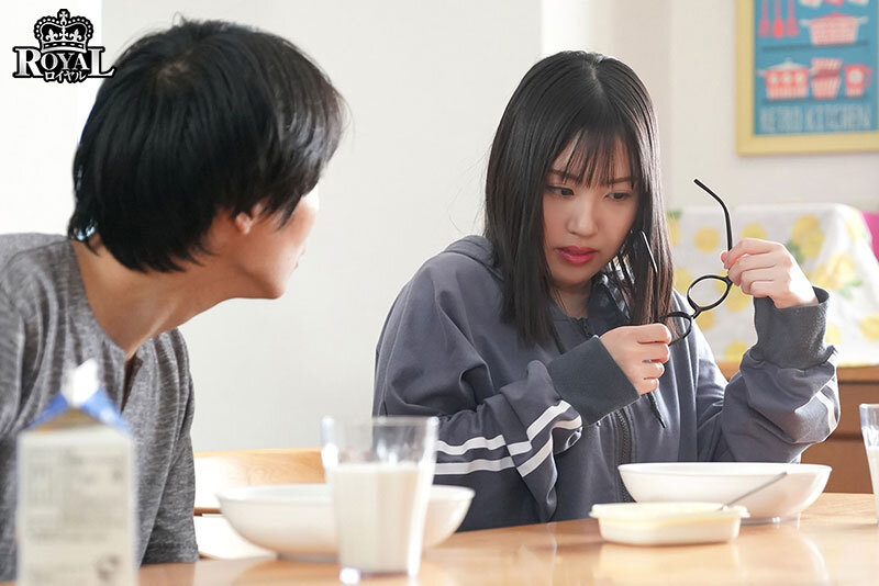 夕木こいろ(夕木小彩)作品ROYD-271发布！摩擦就让无套！朴素内敛的姐姐拿下眼镜后竟是诱惑美女！