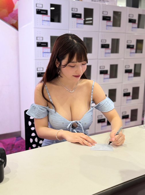 彩月七绪(OFES-033) 姐姐实在太骚了!H罩杯雪嫩爆乳美少女「彩月七绪」本月新作被弟弟朋友中出!
