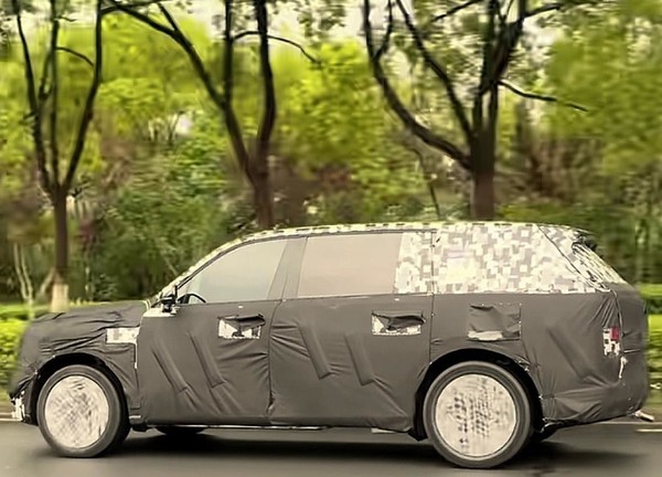 尊界SUV 尊界SUV最新街拍曝光:前脸或采用V800同款设计