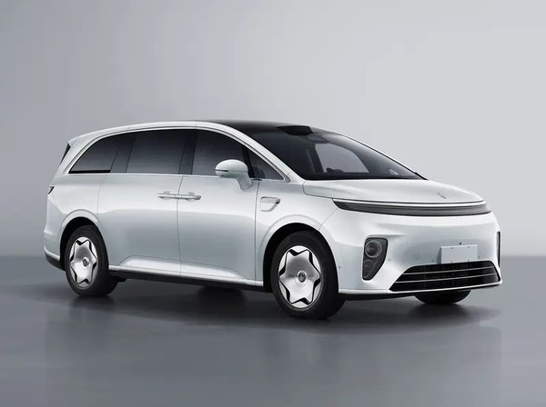享界V8 享界V8实车图曝光:告别传统方盒子 形态类似SUV
