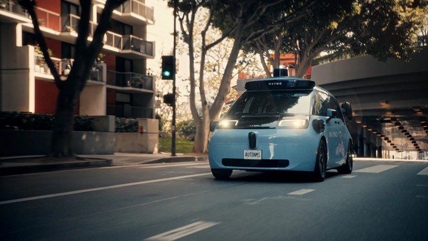 Waymo Waymo计划明年底车队规模扩至2万辆 较当前增五倍